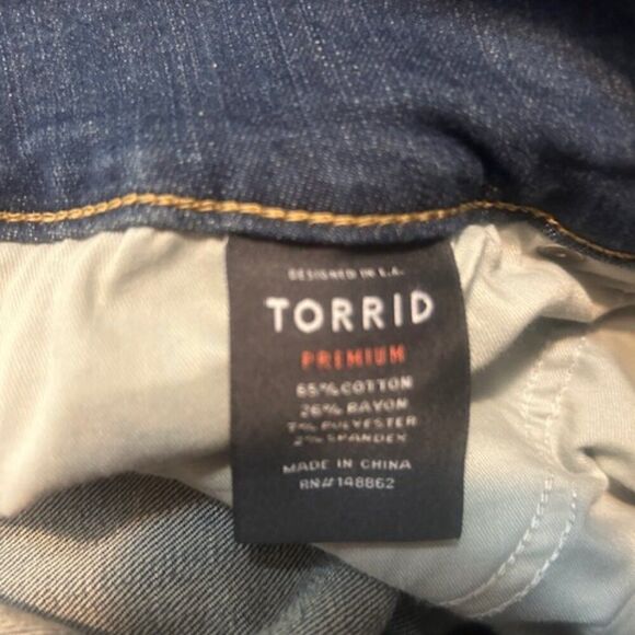 Torrid Premium distressed 5 pocket denim jeggings, size 22S - Picture 4 of 4